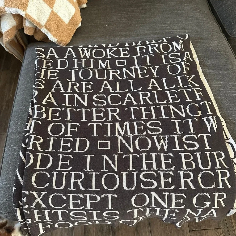 Punctuate Barnes & Noble Literary Quotes Knit Throw Blanket 100% Cotton 60x70